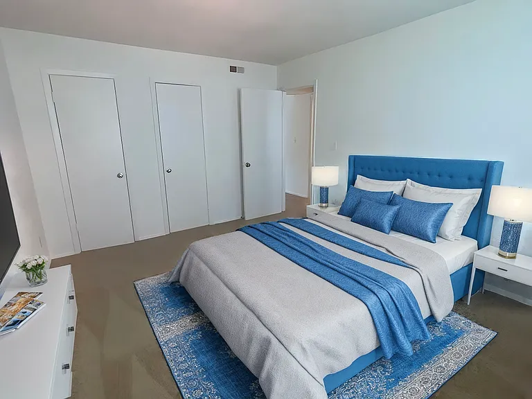 Webster Court Apartments — Photo 2