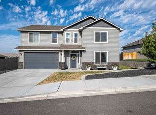 1708 S Honeysuckle St, Kennewick, WA 99338