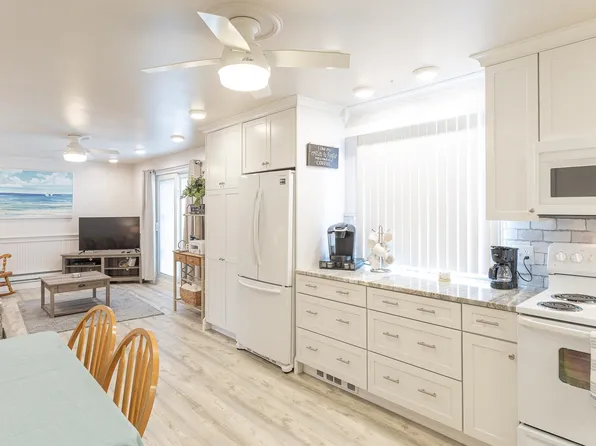 68 Kings Highway #3, Hampton, NH 03842