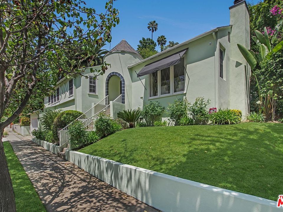 1st image of 2570 Canyon Dr