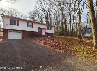 33 Seneca Rd, Mount Pocono, PA 18344