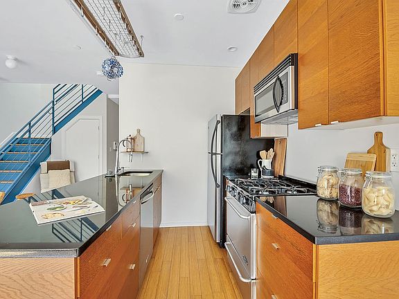 3rd image of 580 Sterling Pl #Phb
