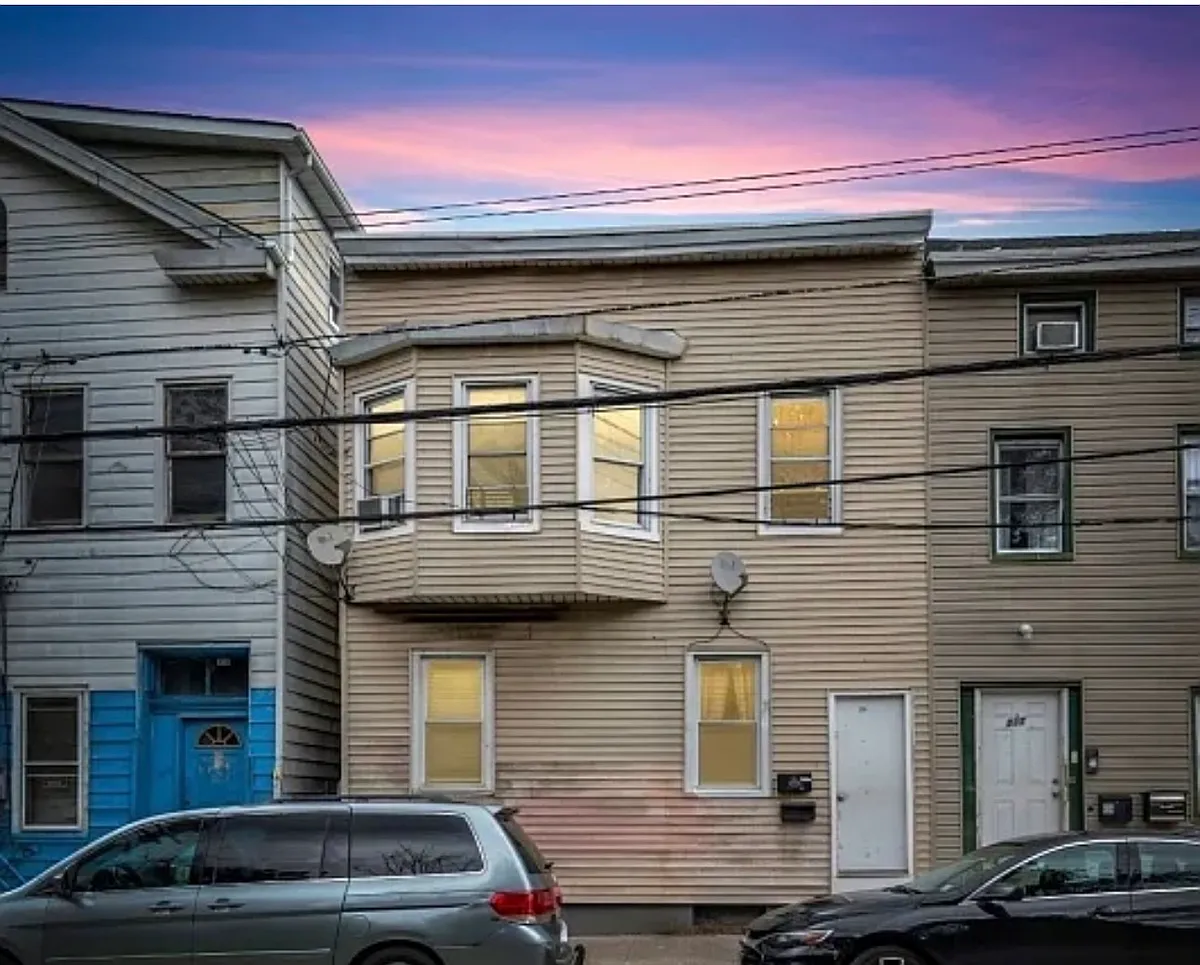 Building Photo - 333 Marshall St #2