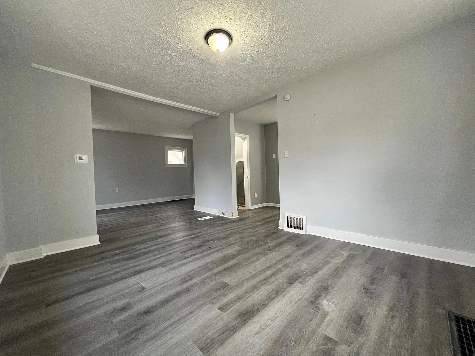 3 bed, 1.5 bath, 1040 sqft, $1,300 — Photo 4