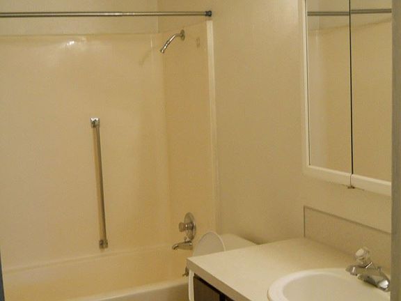 5th image of 117 NE Clark Ave #28