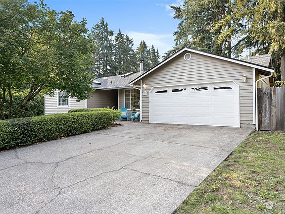 3rd image of 3513 Radcliff Court SE