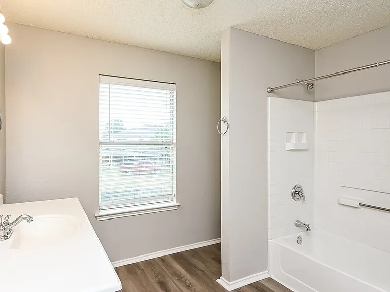 949 Canary Dr — Photo 12
