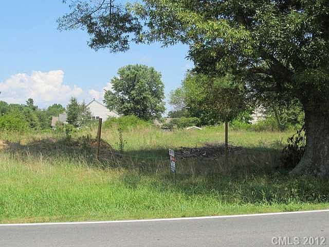 2nd image of 3339 Weddington Rd #A