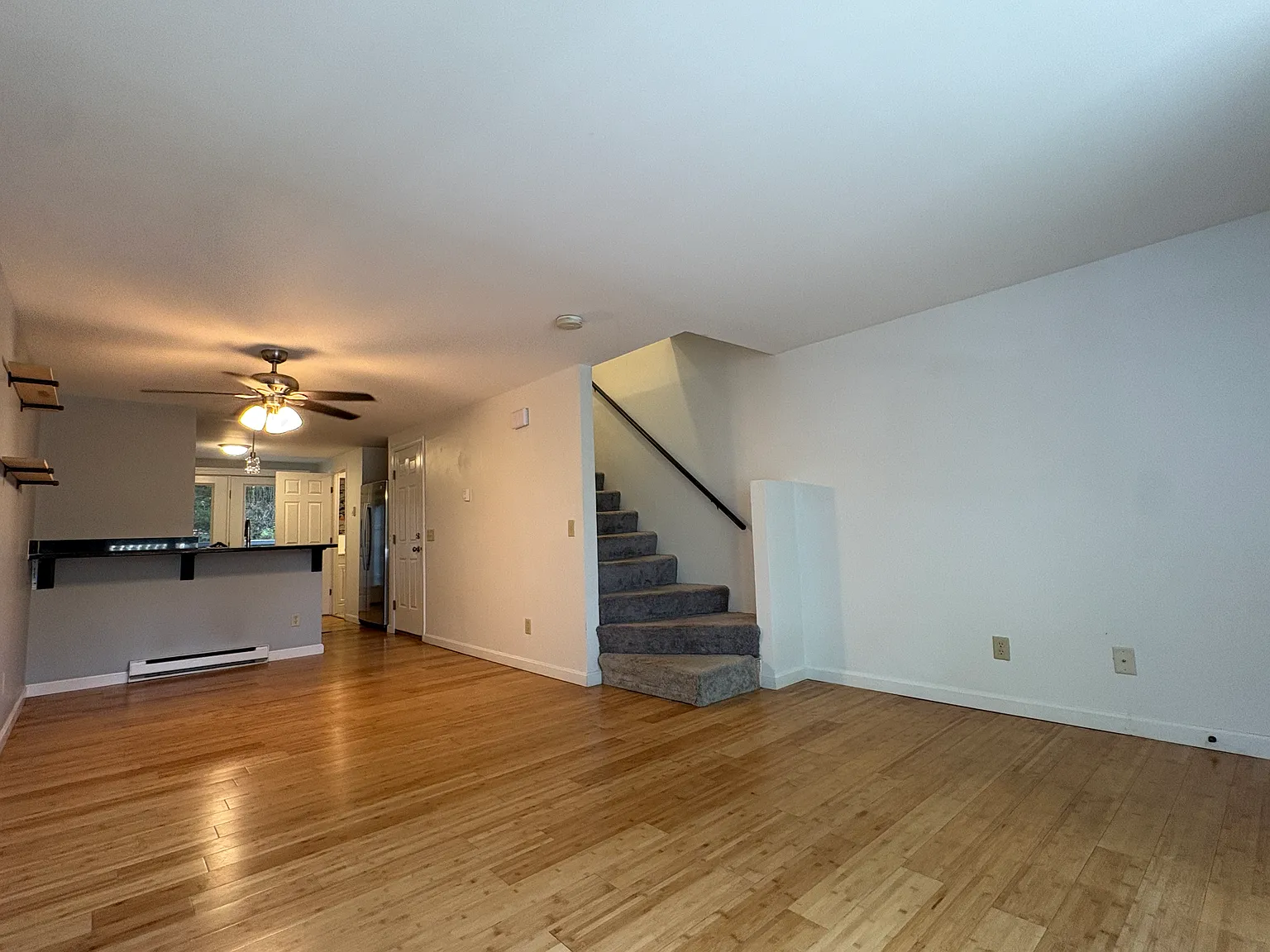 2 bed, 1.5 bath, 1050 sqft, $2,300 — Photo 4