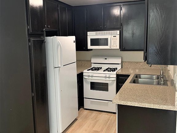 3rd image of 1536 S Saltair Ave APT 103