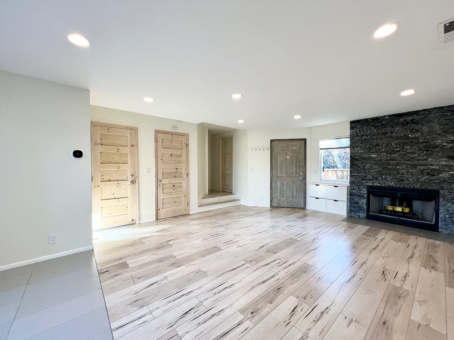 2 bed, 2.5 bath, 1282 sqft, $3,950 — Photo 4