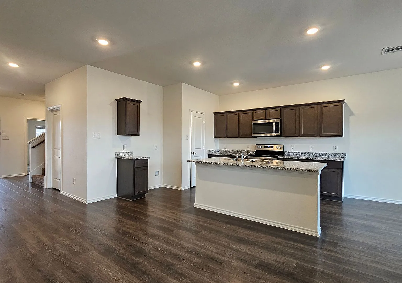 813 Fueller Dr — Photo 1