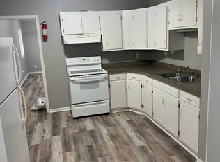 613 N Kinney Ave #E, Iowa, LA 70647