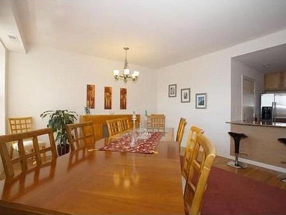 3rd image of 4742 S Ingleside Ave #3S