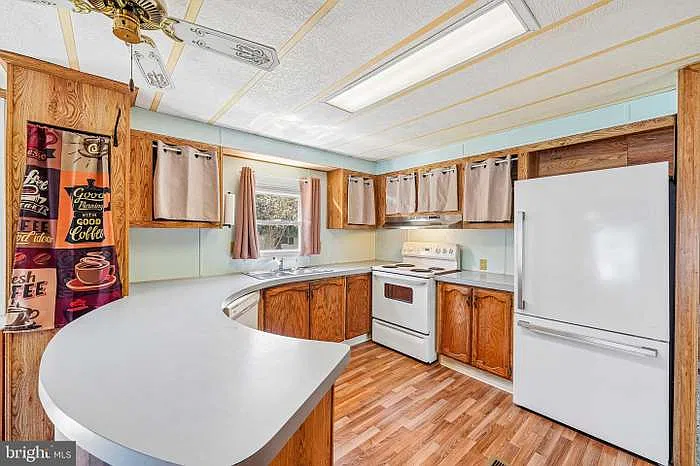 713 Cypress Ct — Photo 1