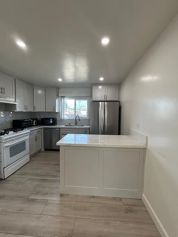 3 bed, 3310 sqft, $1,300 — Photo 4