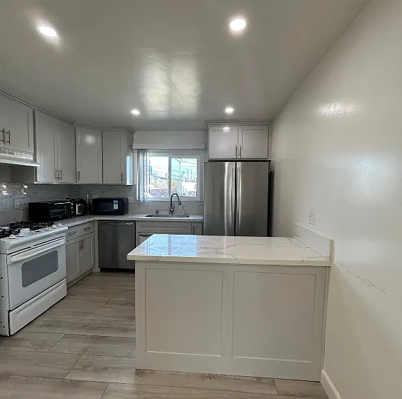 2014 S Burnside Ave #1/2 — Photo 4