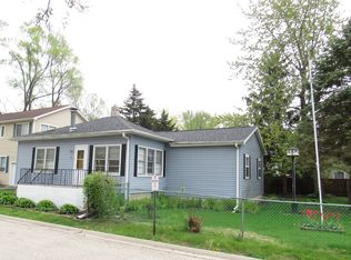 31 Arlington Rd, Fox Lake, IL 60020