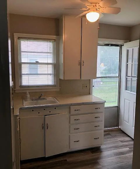 2702 W Maple St — Photo 9