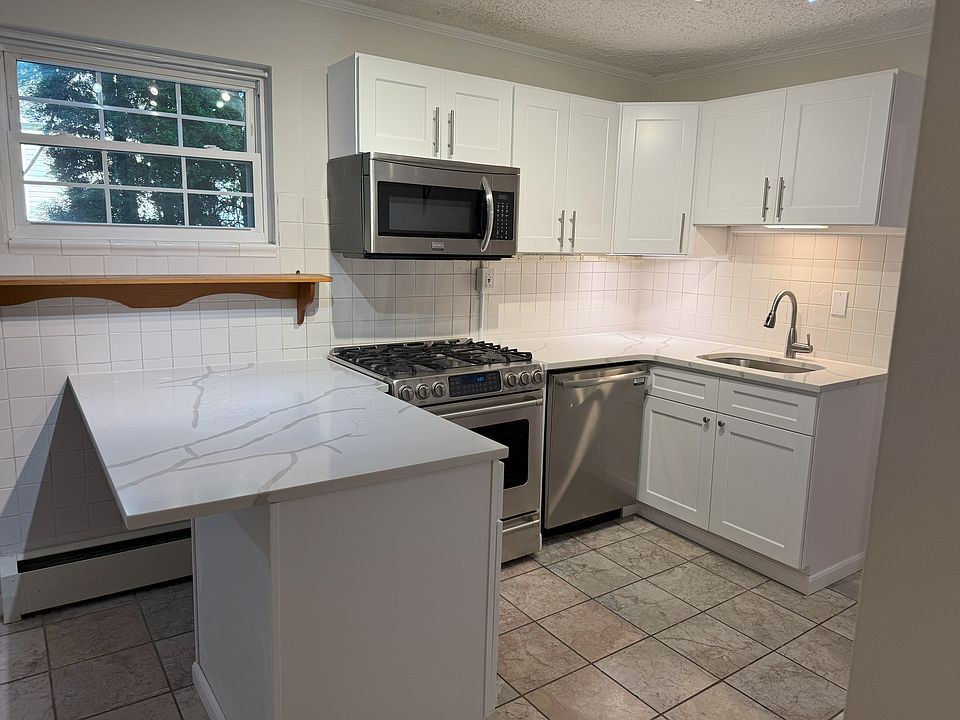 Quartz Countertops with Peninsula Seating Area.