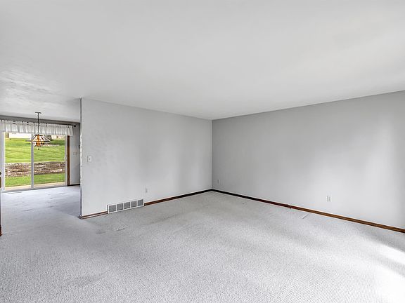 5th image of 1404 Cormier Rd