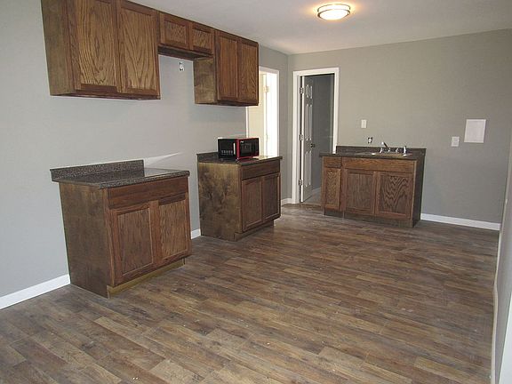 3rd image of 211 Norine St