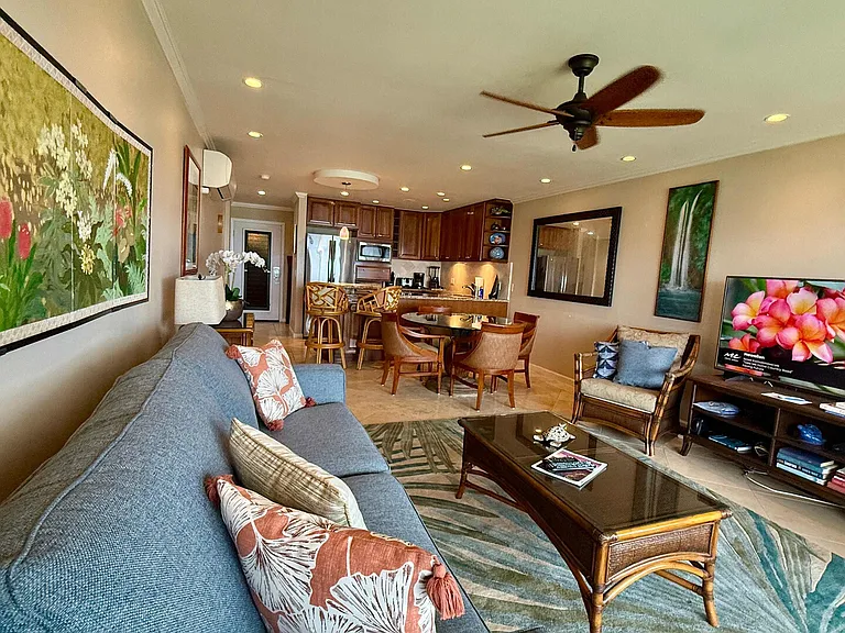 Lower Honoapiilani Rd — Photo 23