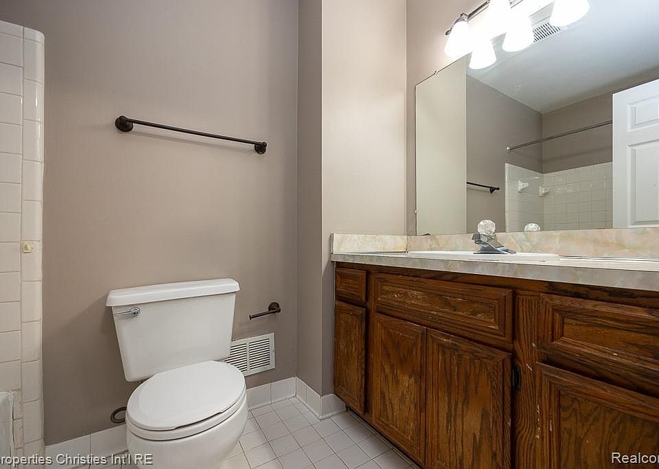 15818 Charleston Dr, photo 25