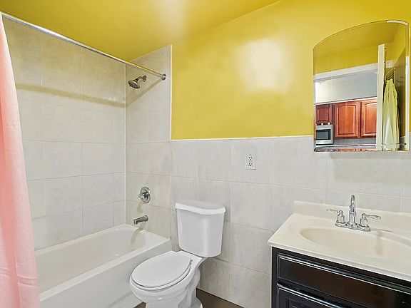 4th image of 413A Halsey St #2