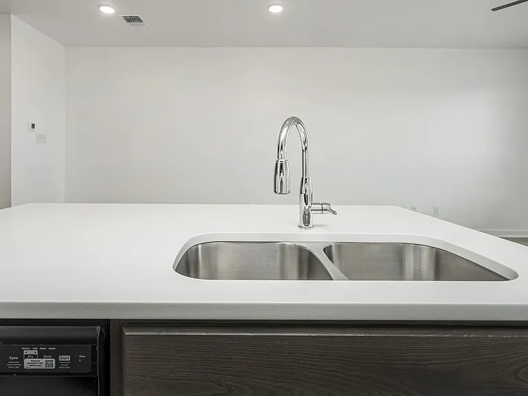 8434 Adelaide Dr — Photo 21
