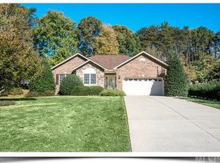 2212 Hunters Chase Dr, Hickory, NC 28601
