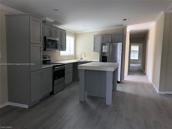 4th image of 3913 Lee Blvd