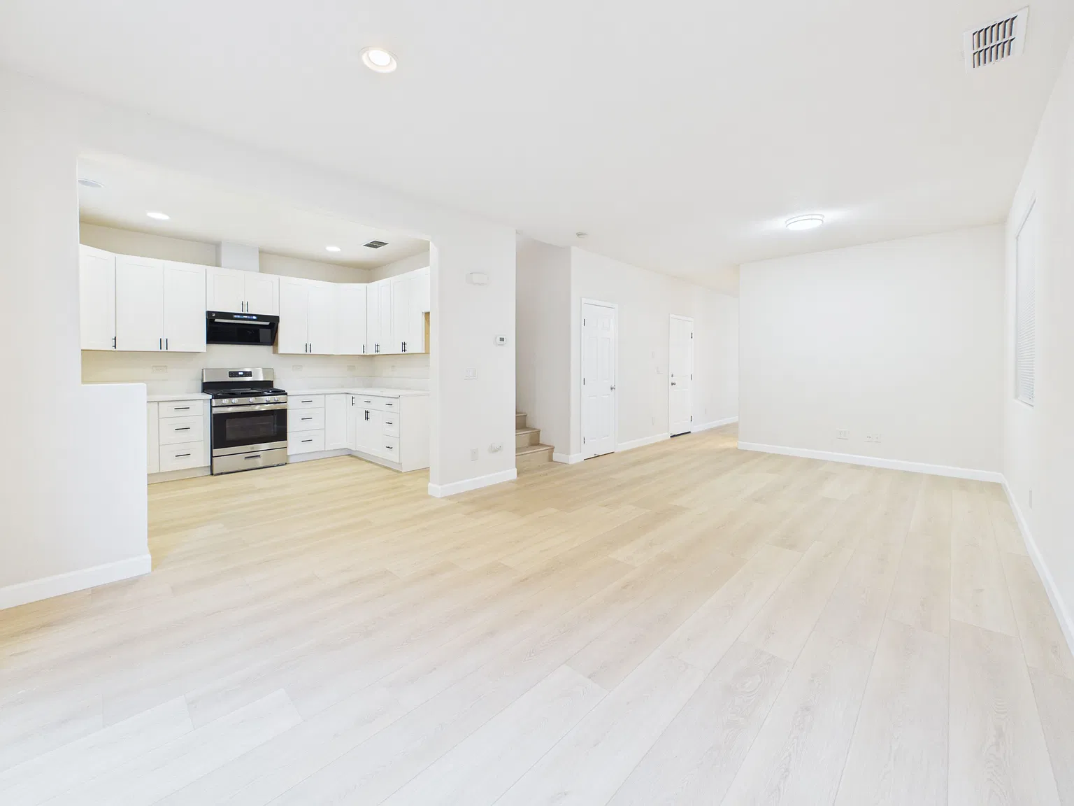 3 bed, 2.5 bath, 1619 sqft, $2,750 — Photo 3