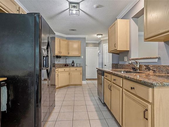 4th image of 2661 Long Branch Dr