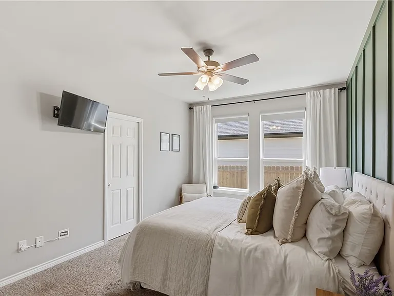 2420 Lightfoot Ln — Photo 24