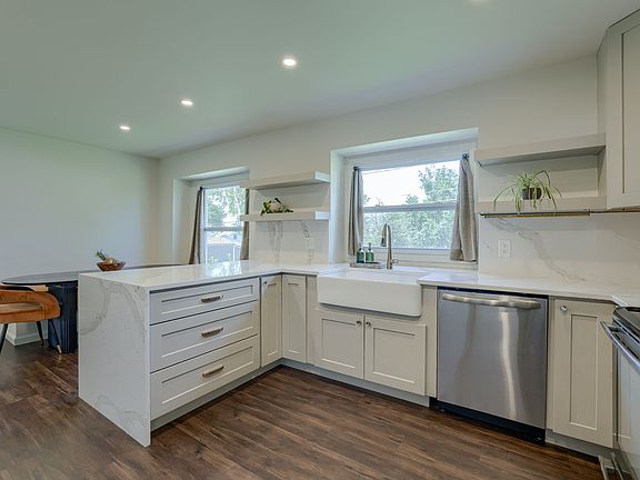 4th image of 3322 S 78th St