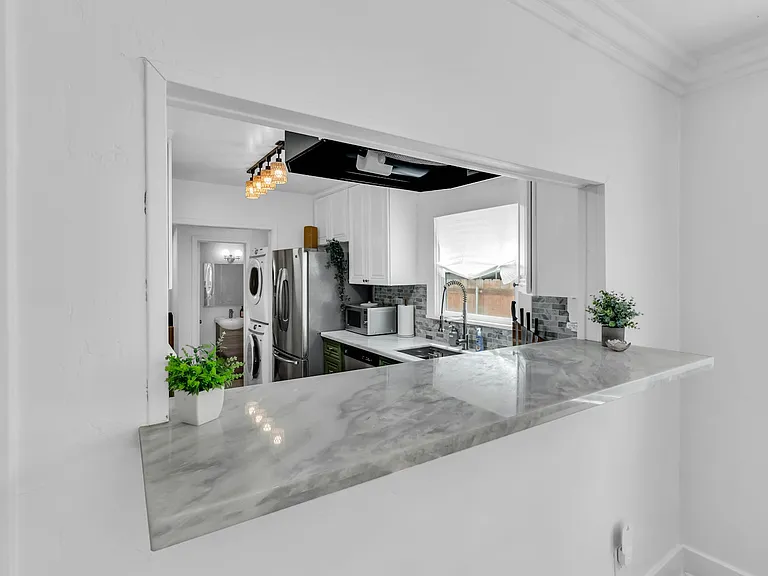 4239 Cherokee Ave — Photo 8