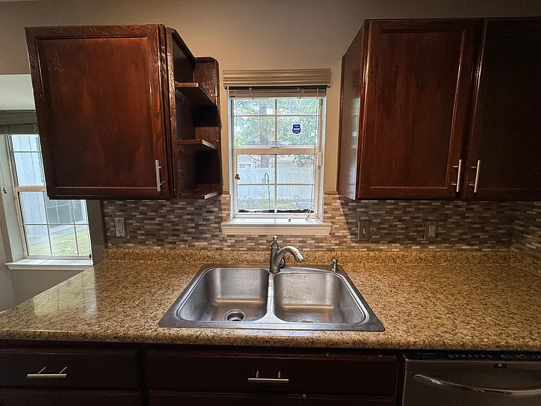 7327 Albert St — Photo 21