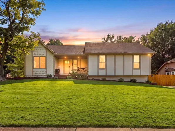 408 NW Moore St, Lees Summit, MO 64081