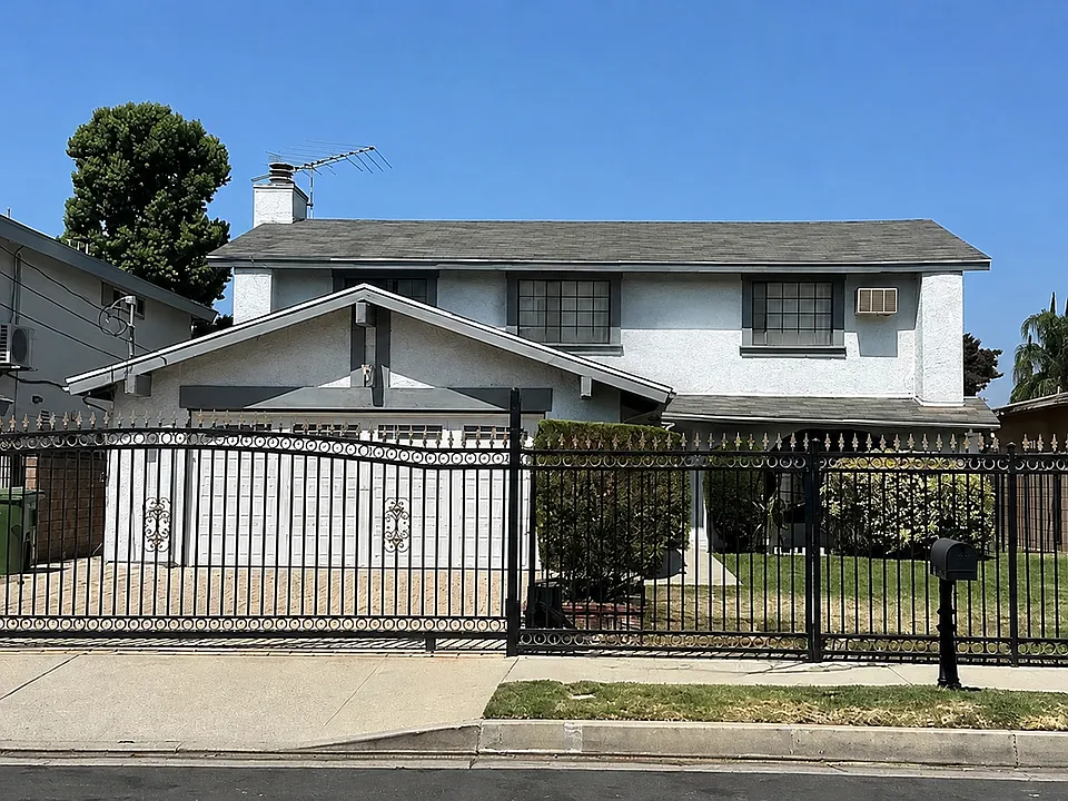 8023 Oakdale Ave