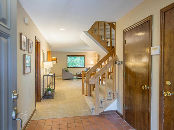3rd image of 221 Marlow Dr
