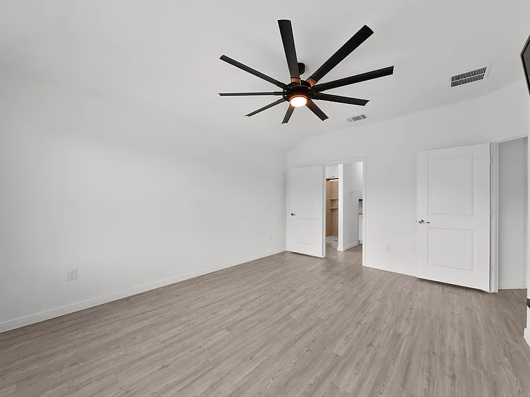 606 Bean Bnd — Photo 16