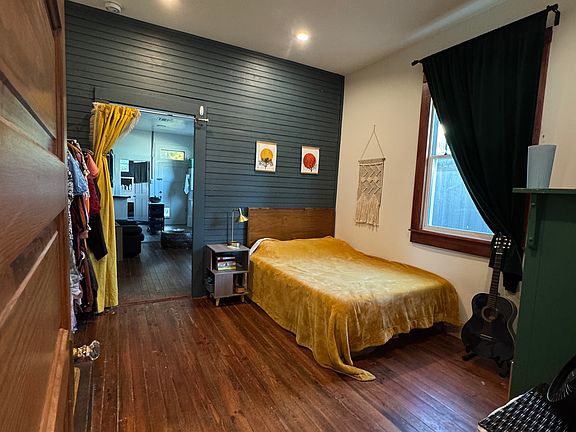 5th image of 417 S Bernadotte St