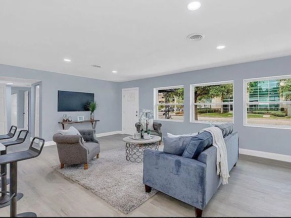 3rd image of 101 S Lakemont Ave