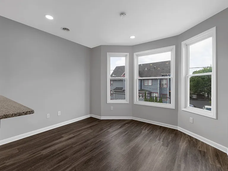 441 Yates St — Photo 13