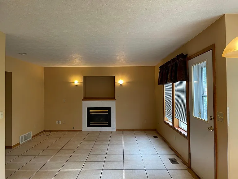 4318 E 39th Ave — Photo 6
