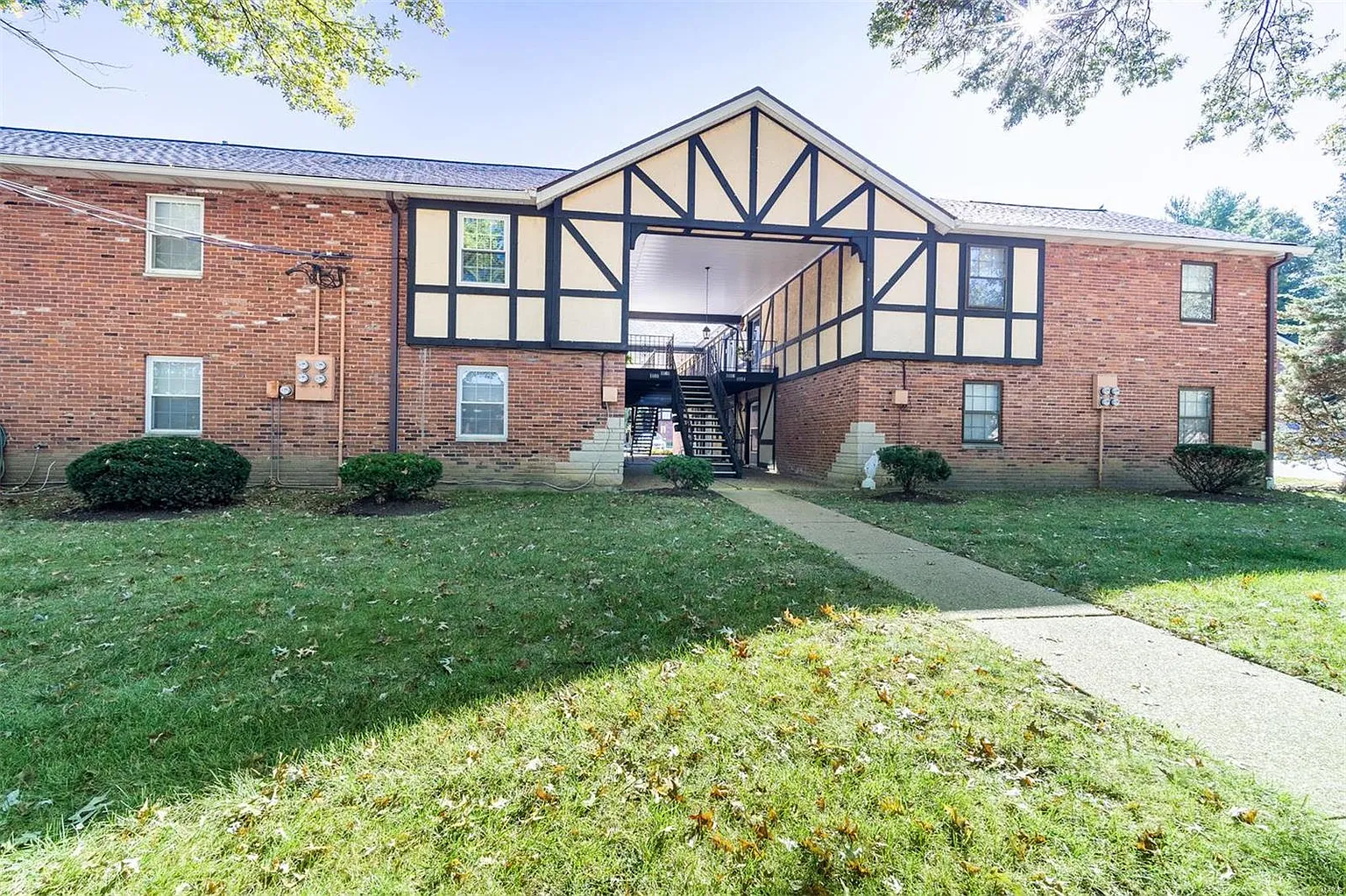 1059 Cedargate Dr photo 1