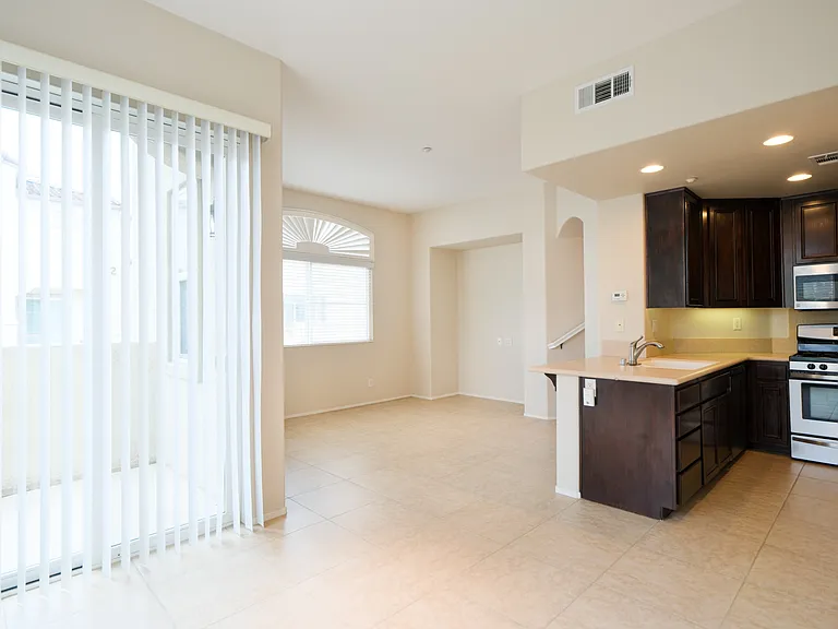 415 Almond Rd — Photo 4