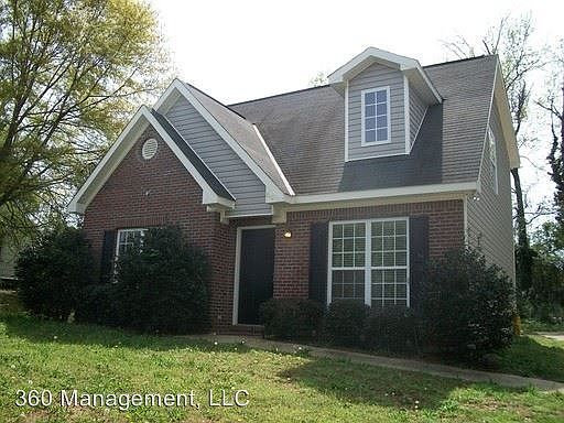 2nd image of 810 Lakeview Dr
