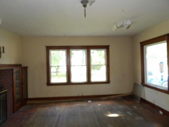 2nd image of 709 S Main St